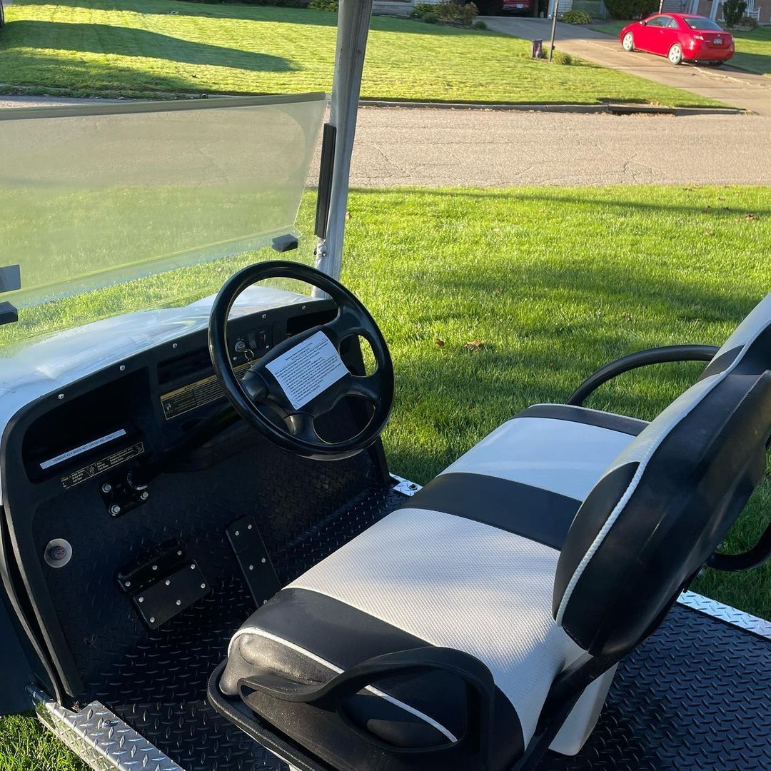 Ezgo Express 6 Passenger 48v Electric Golf Cart - Image 4